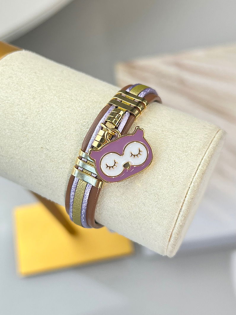 A pulseira Lili de urso lilás
