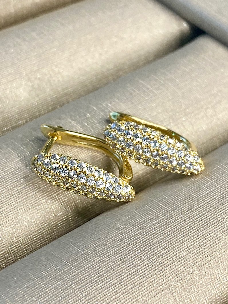 Brinco de Argola Cravejado Zircônias Dourado