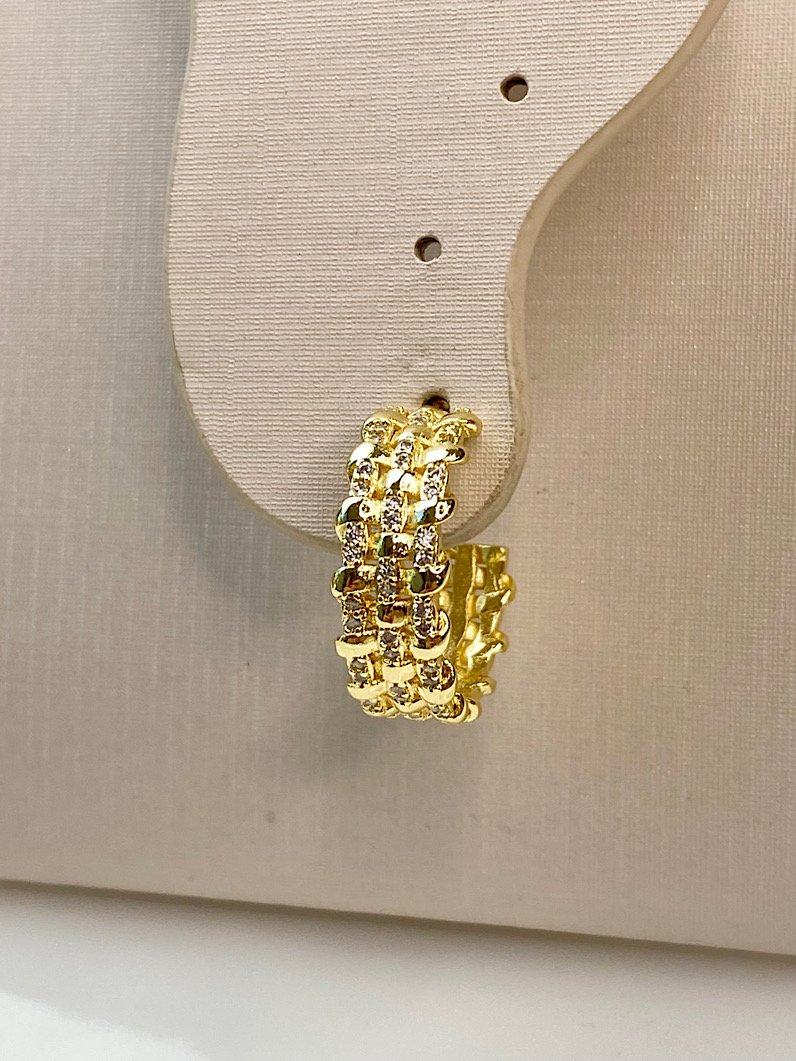 Brinco de Argola Entrelaçado Cravejado Dourada