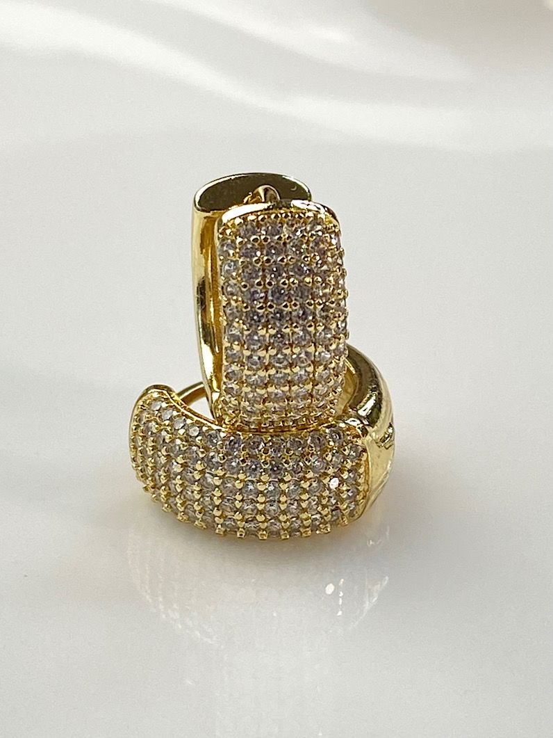 Brinco de Argola Média Cravejada Dourada