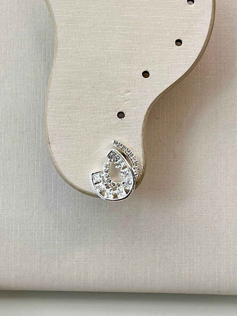 Brinco de Ferradura Cravejado Zircônias Prata