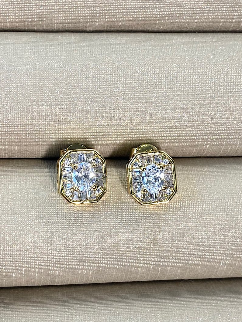 Brinco de Zircônia cravejado Dourado
