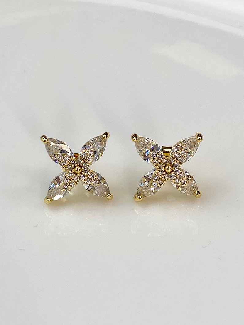 Brinco Folheado 4 Pétalas Cravejado Dourado