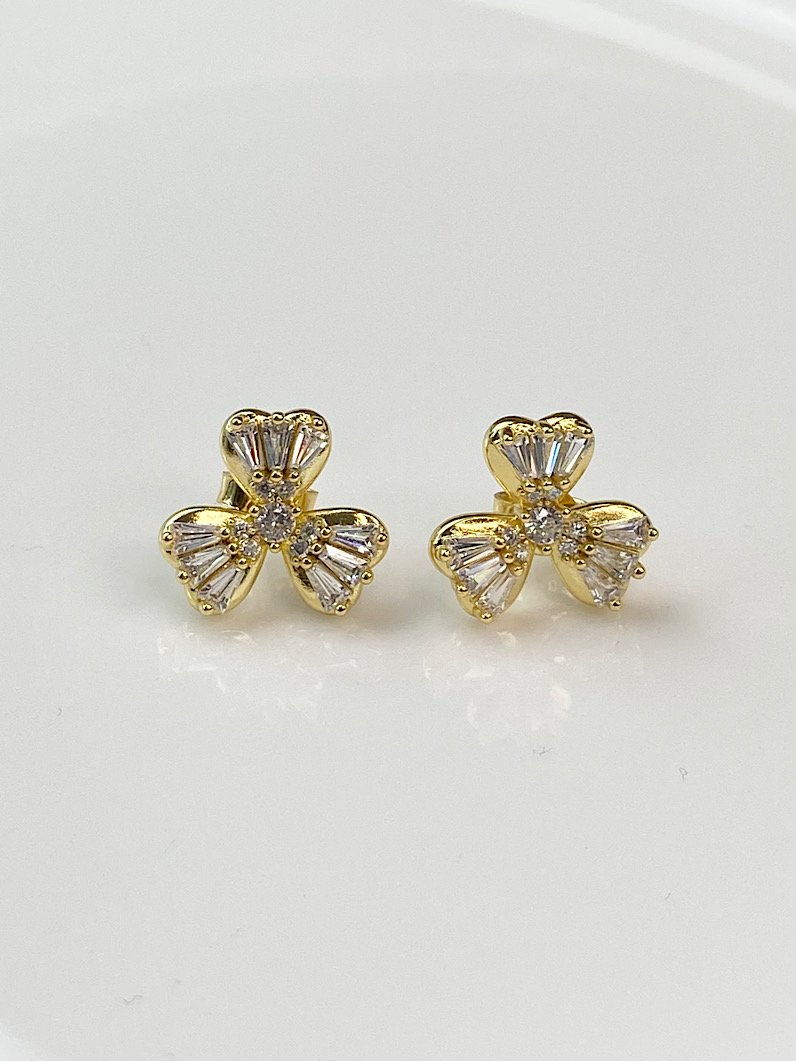 Brinco Folheado de 3 pétalas cravejado Dourado