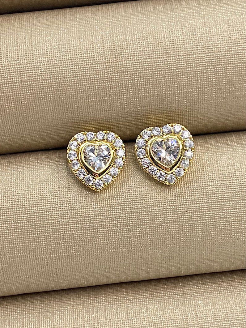 Brinco Folheado de coração cravejado Dourado