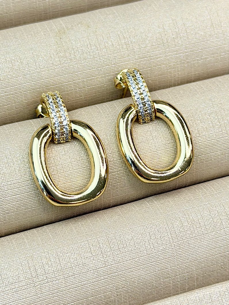 Brinco Folheado de Elo Cravejado Dourado