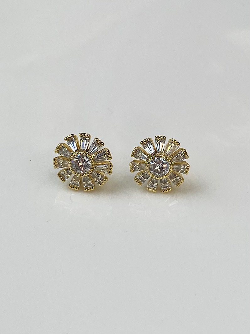 Brinco Folheado de Flor Cravejado Dourado