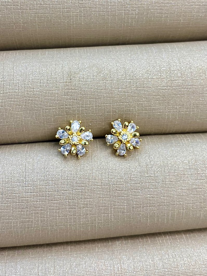 Brinco Folheado de Flor Cravejado Dourado