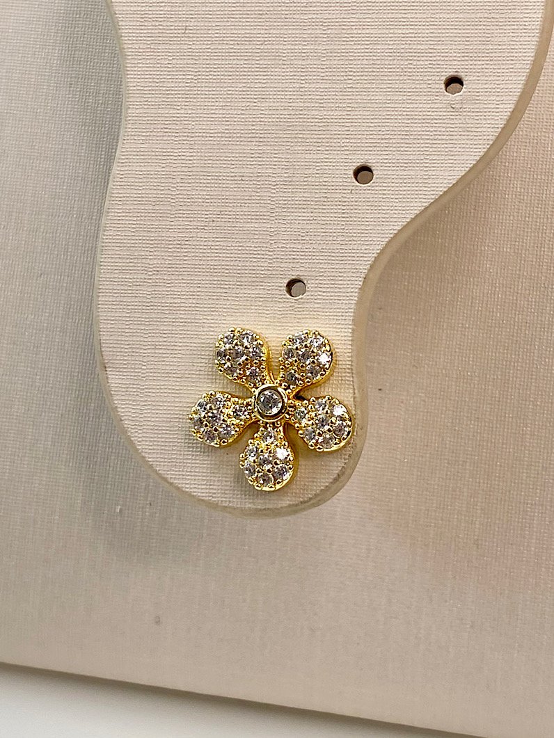 Brinco Folheado de Flor Cravejado Zircônias Dourado