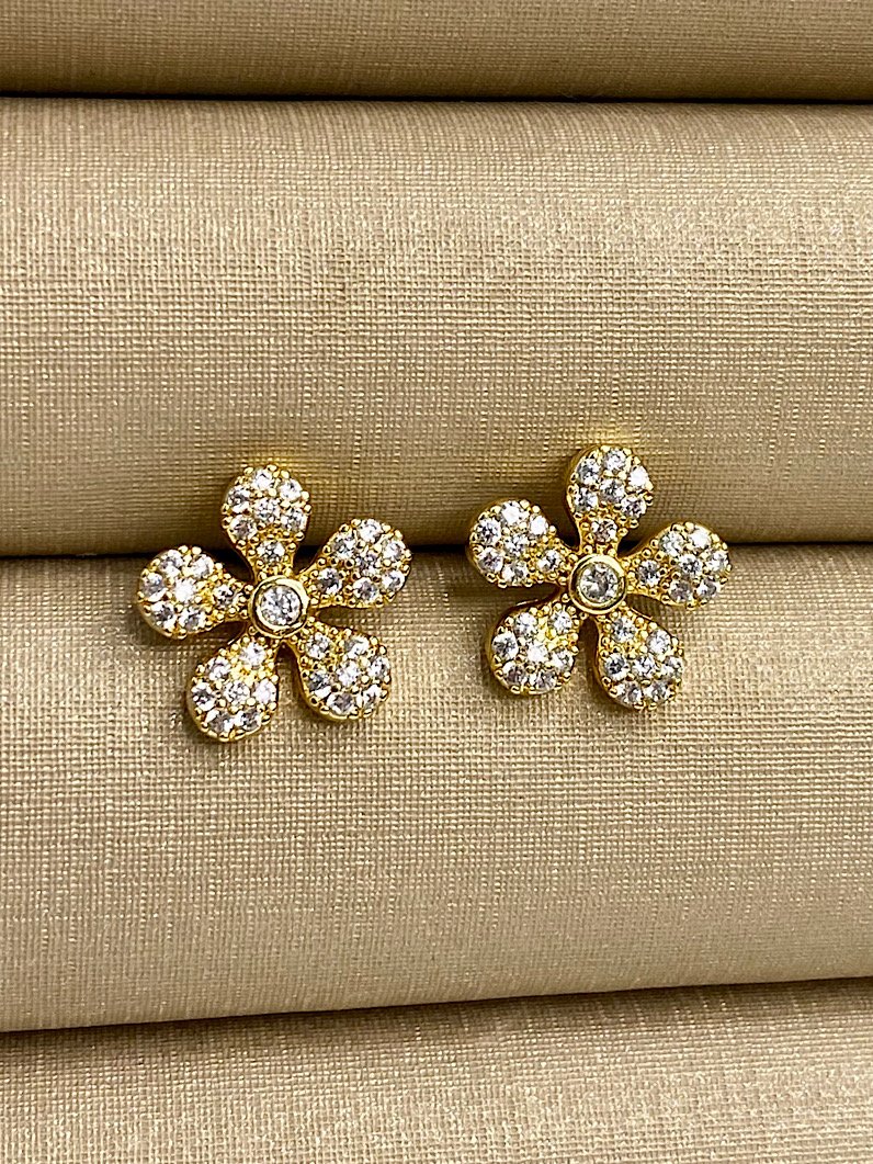 Brinco Folheado de Flor Cravejado Zircônias Dourado