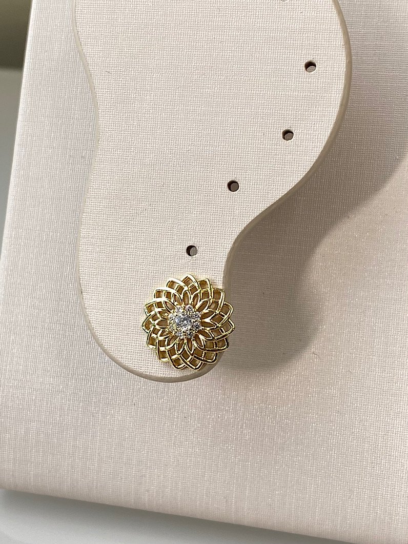 Brinco Folheado de Flor Dourado