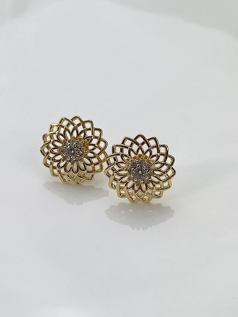 Brinco Folheado de Flor Dourado