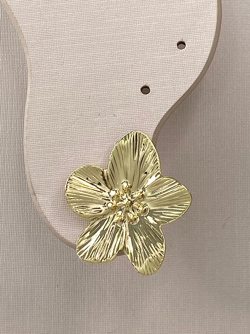Brinco Folheado de Flor Dourado