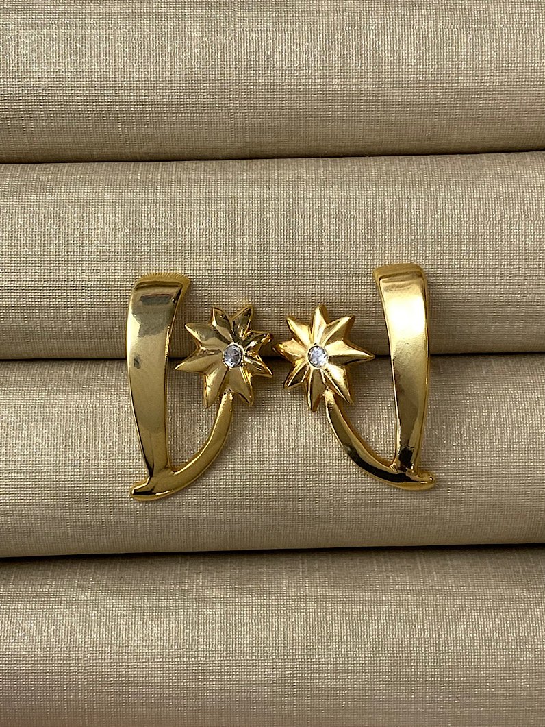 Brinco Folheado de Flor Dourado