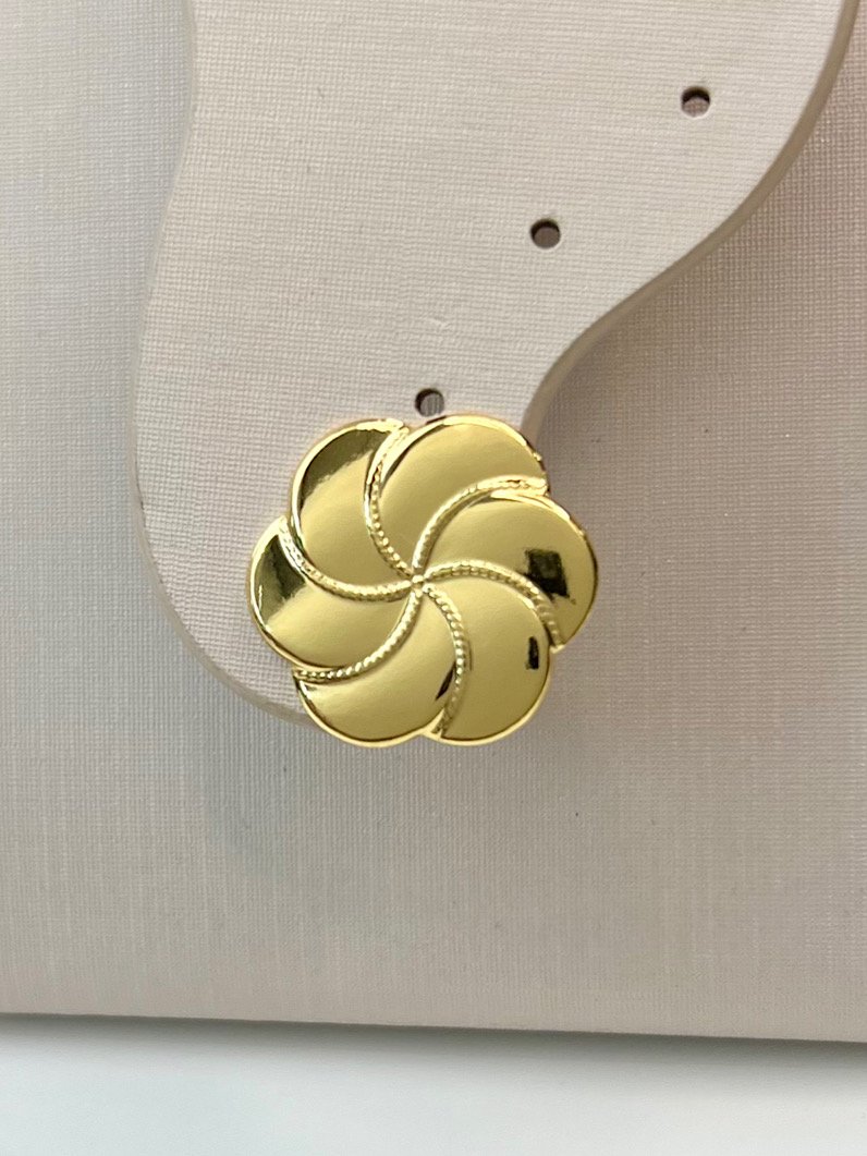 Brinco Folheado de Flor Dourado
