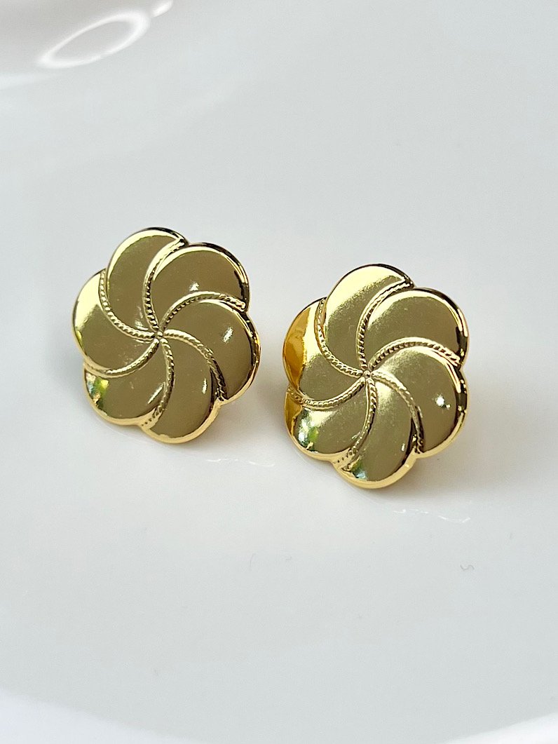 Brinco Folheado de Flor Dourado