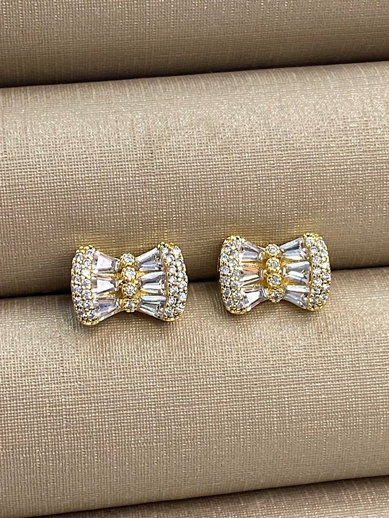 Brinco Folheado de Laço Cravejado Dourado