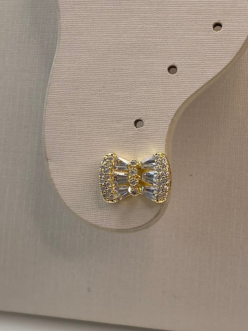 Brinco Folheado de Laço Cravejado Dourado