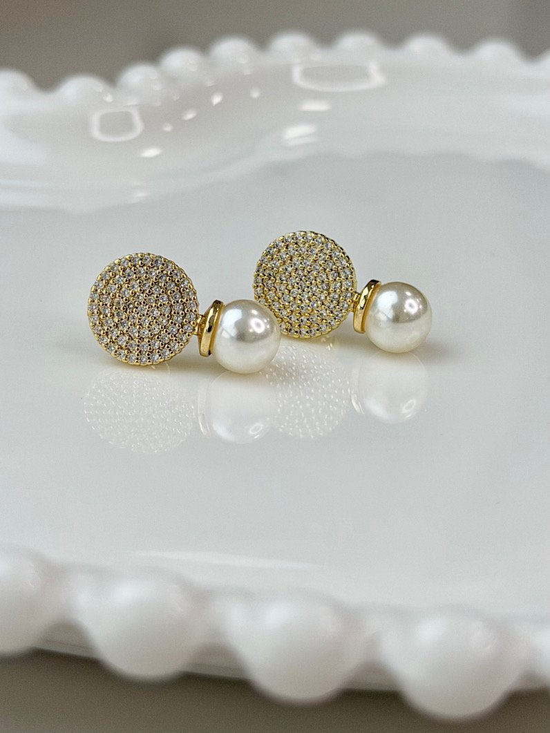 Brinco Folheado de pérola cravejado dourado