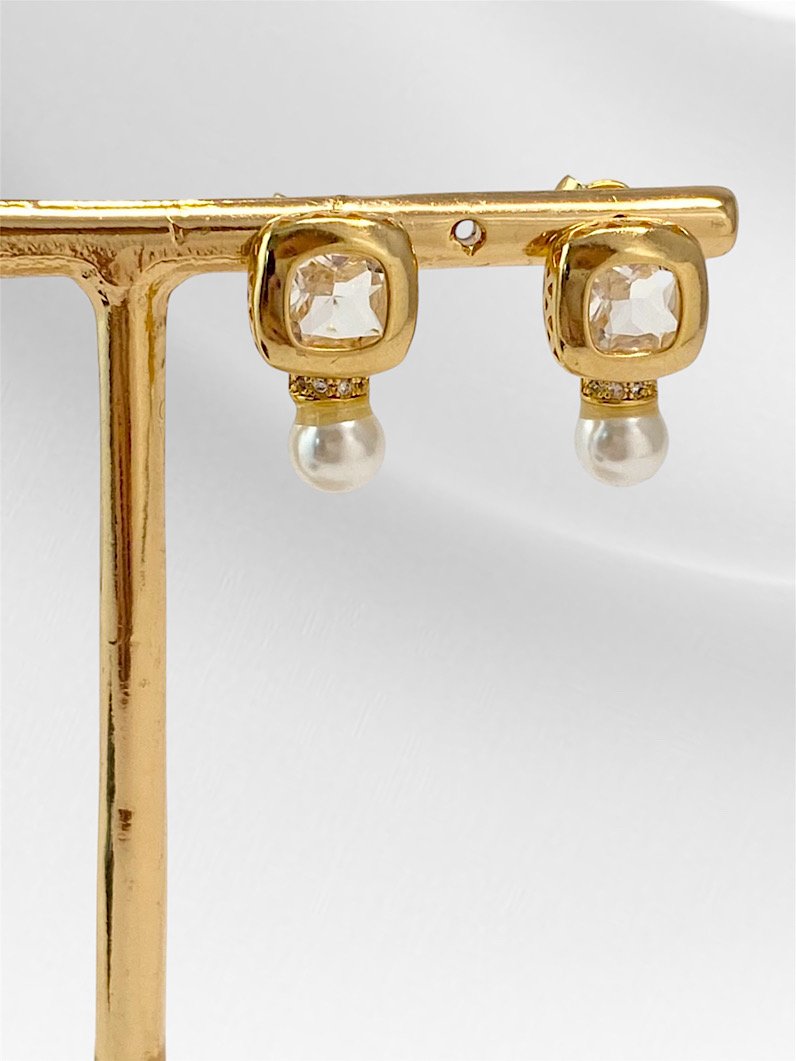 Brinco Folheado de Pérola e Zircônia Dourado