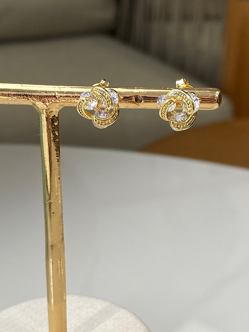 Brinco Folheado de Três Zircônia Dourado