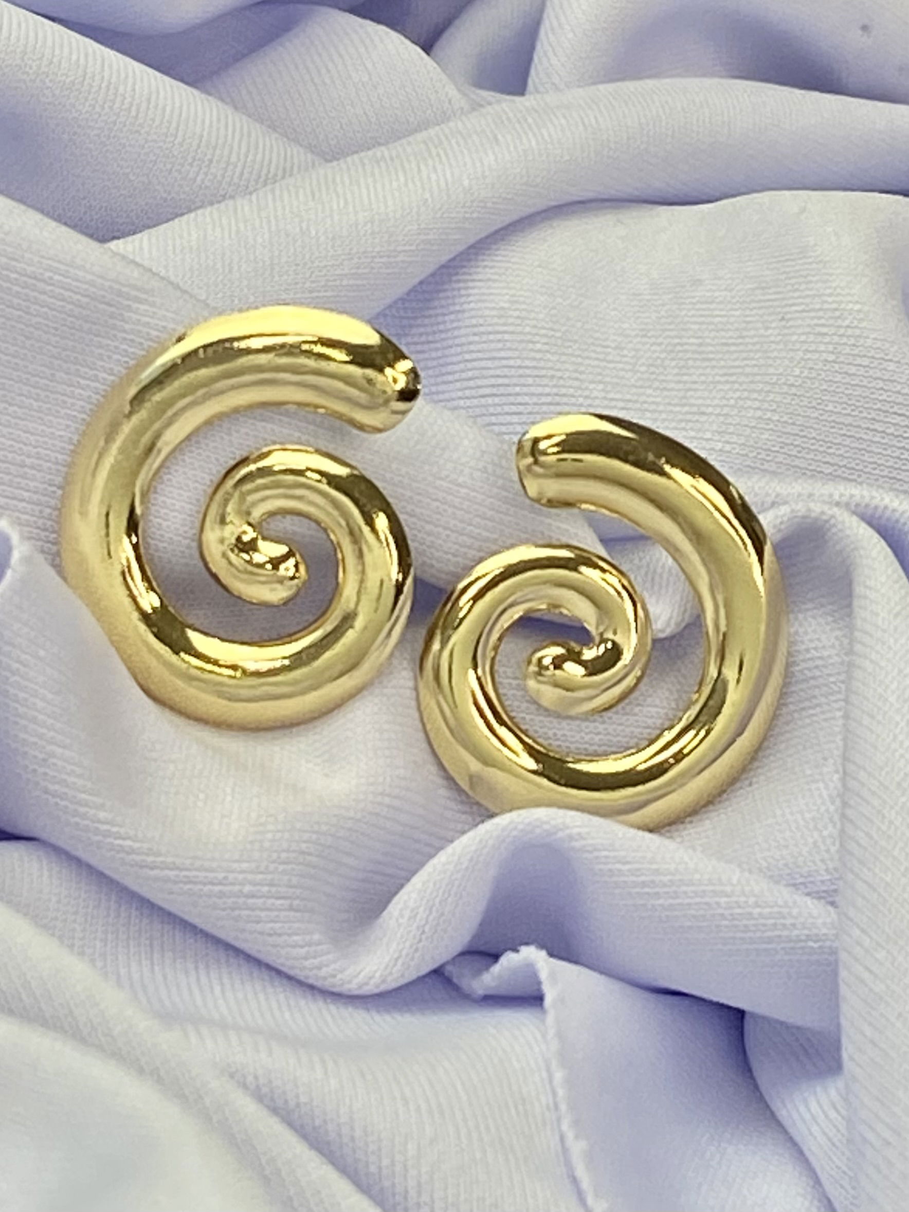 Brinco Folheado Espiral Caracol Dourado