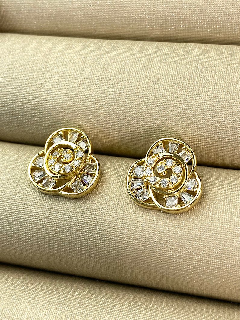 Brinco Folheado Flor Cravejado Dourado