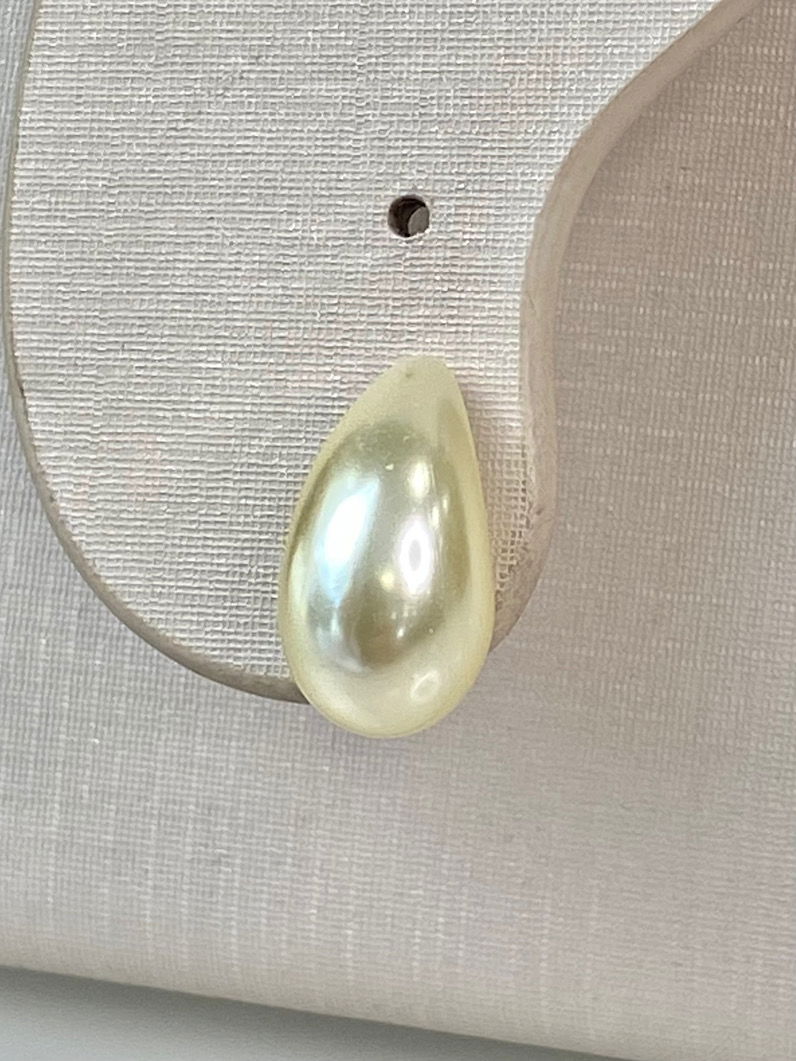 Brinco Folheado Gota de Pérola Dourado