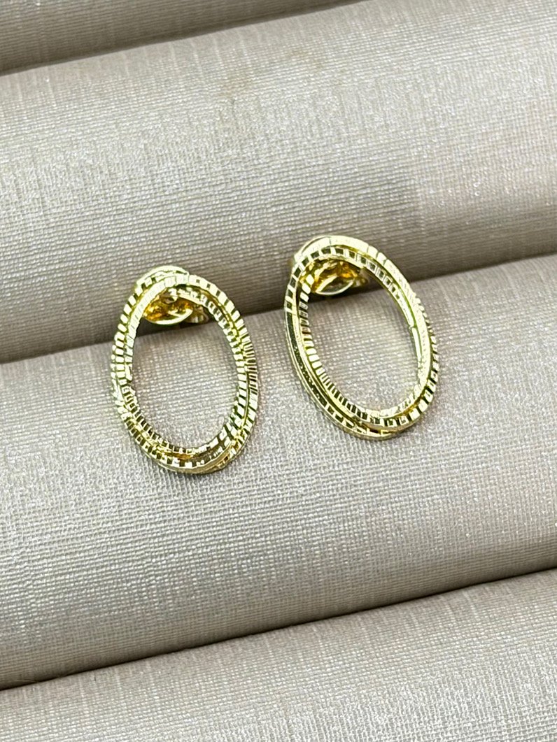 Brinco Folheado Oval Dourado