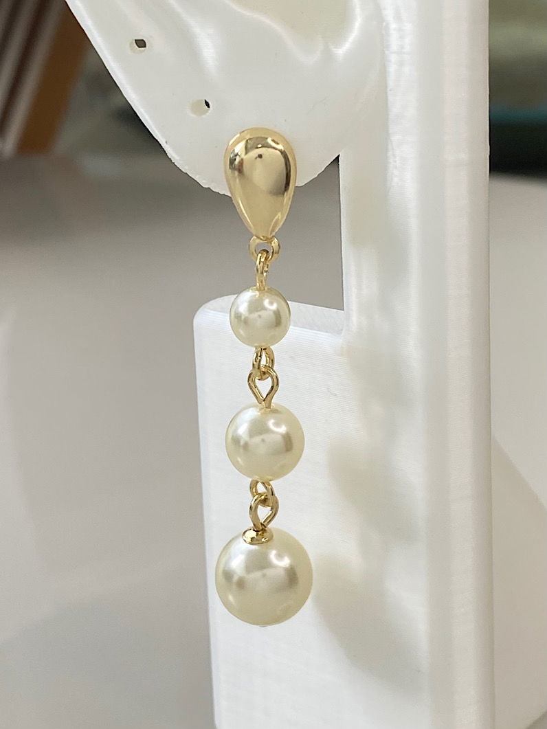 Brinco Folheado Pendurado de Pérolas Dourado