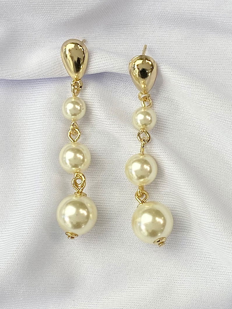 Brinco Folheado Pendurado de Pérolas Dourado