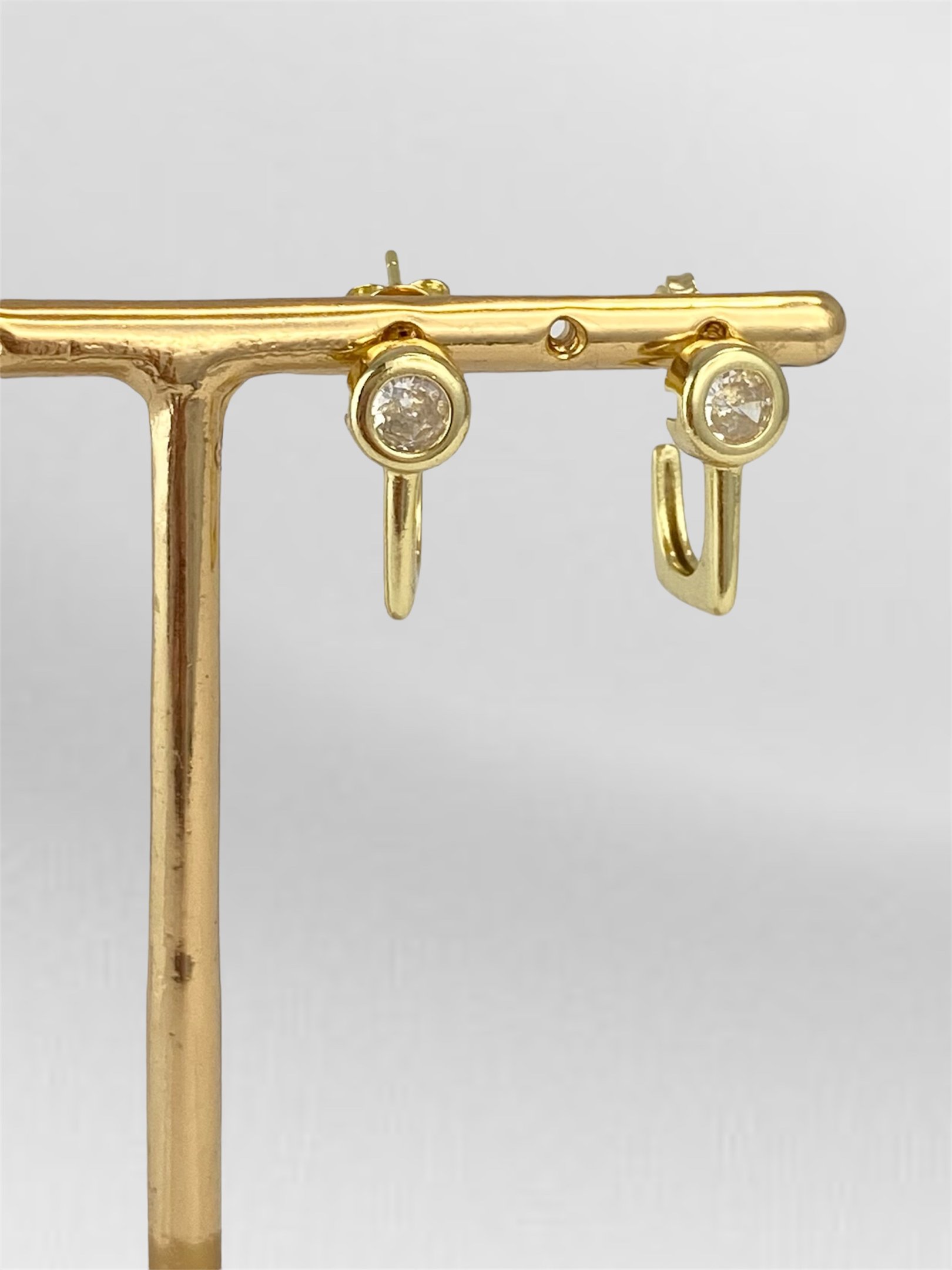Brinco Folheado Ponto de Luz Dourado