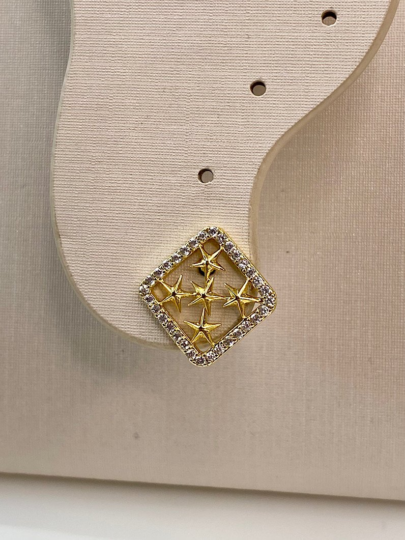 Brinco Folheado Quadrado de Estrelas Cravejadas Dourado