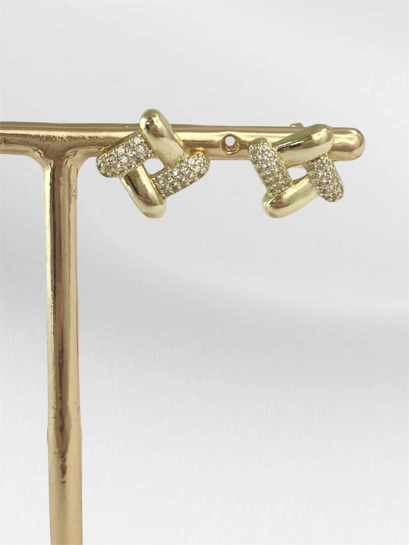Brinco Folheado Quadrado Liso e Cravejado Dourado