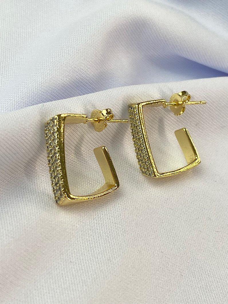Brinco Folheado Retangular Cravejado Dourado