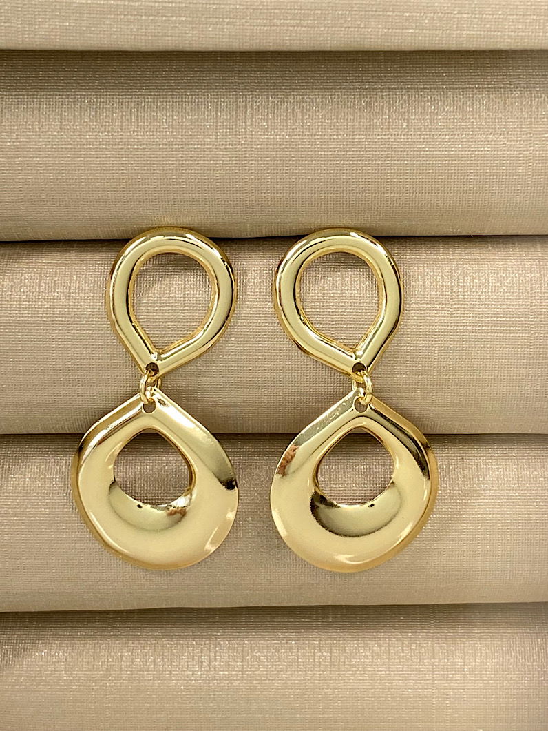 Brinco Folheado Símbolo do Infinito Dourado