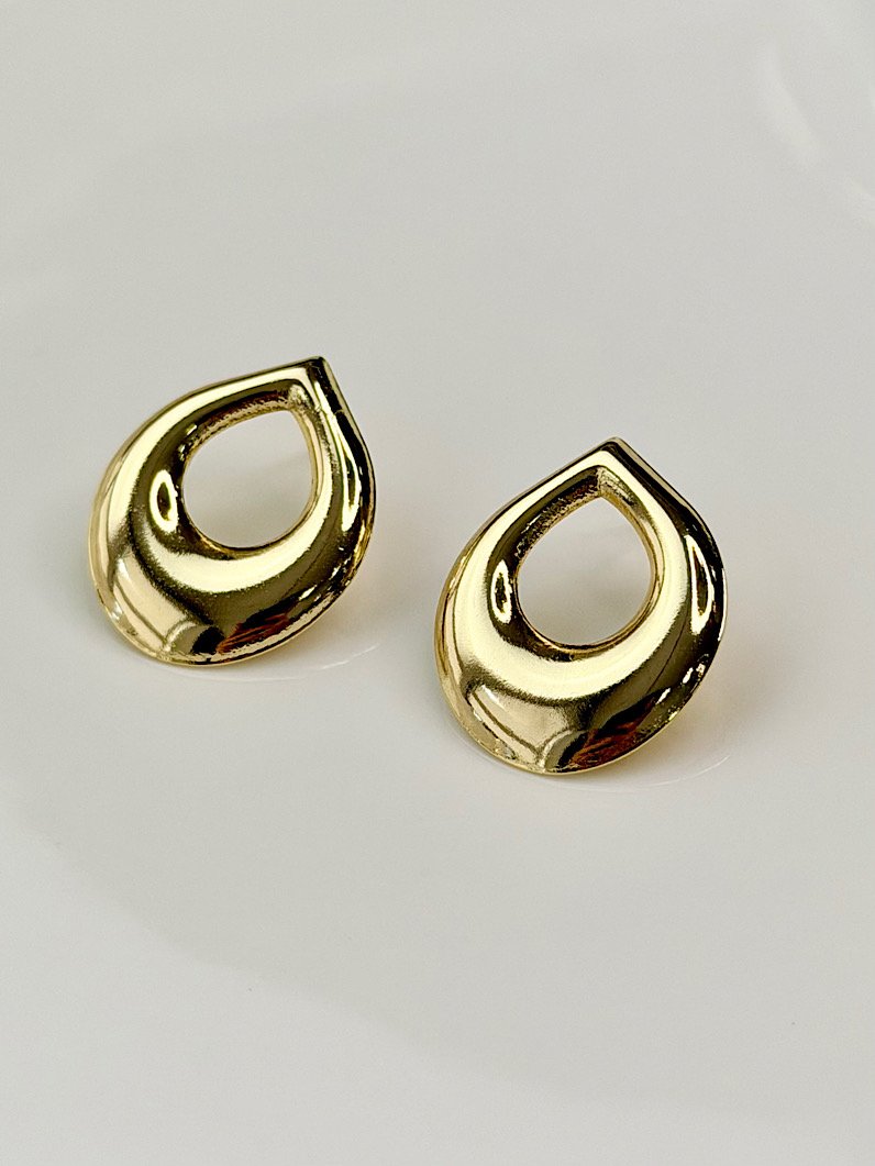 Brinco Formato Gota Dourado