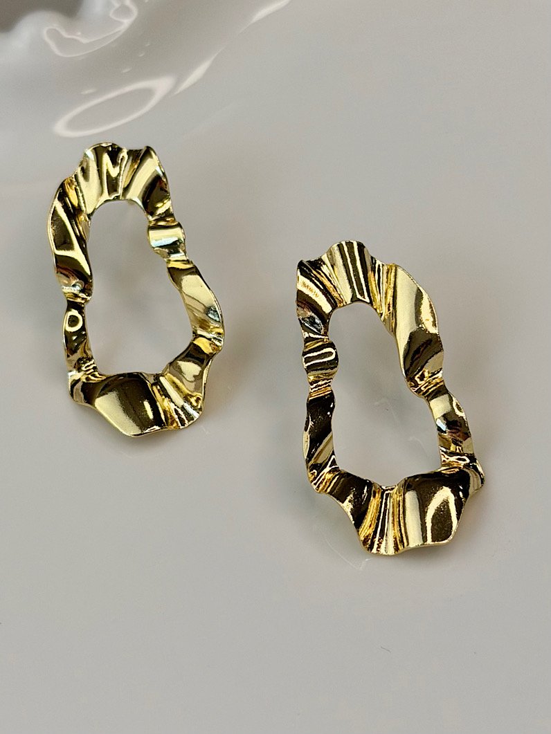Brinco Orgânico Abstrato Dourado