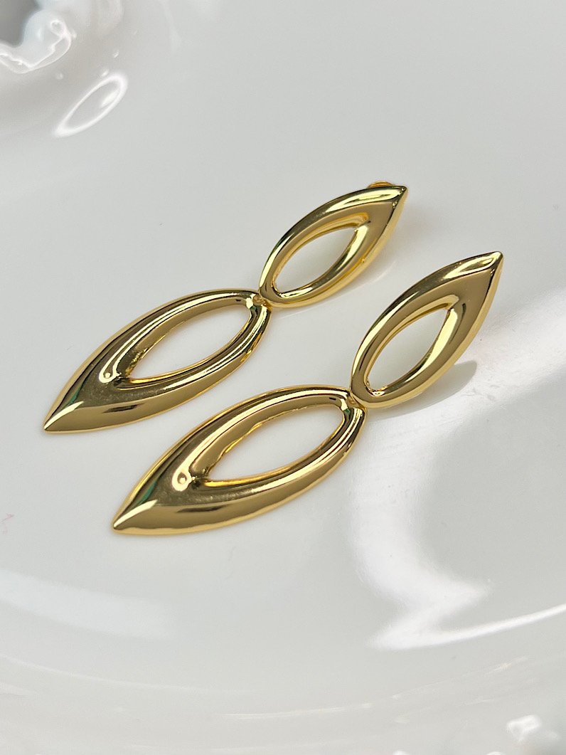 Brinco Orgânico Gota Vazado Dourado