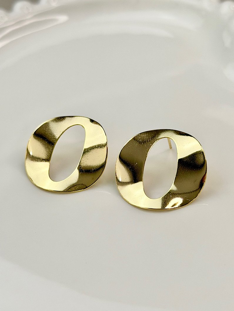 Brinco Oval Orgânico Dourado