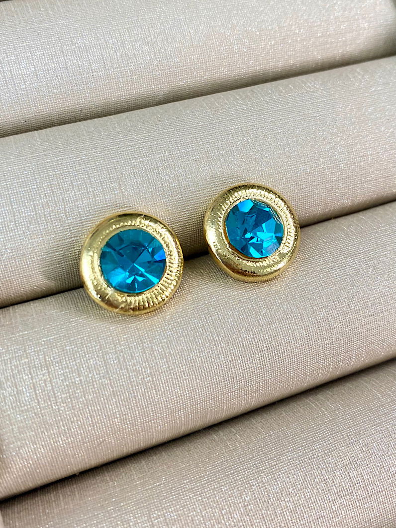 Brinco redondo com strass turquesa dourado