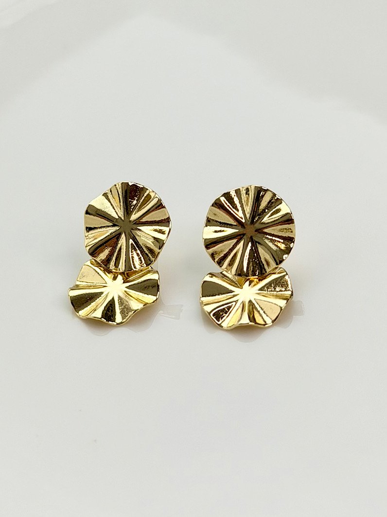 Brinco Redondo Orgânico Martelado Dourado