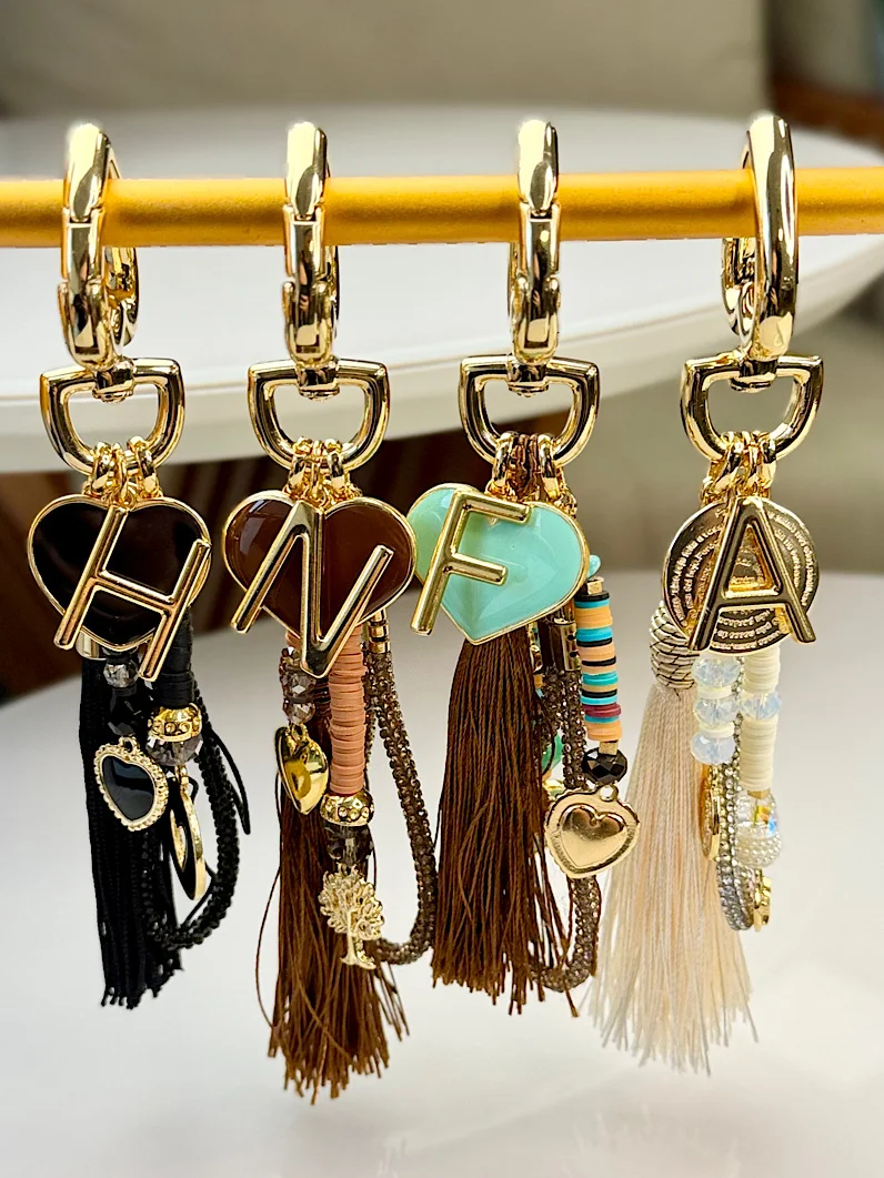 Chaveiro Marrom Letra Inicial Personalizado Dourado