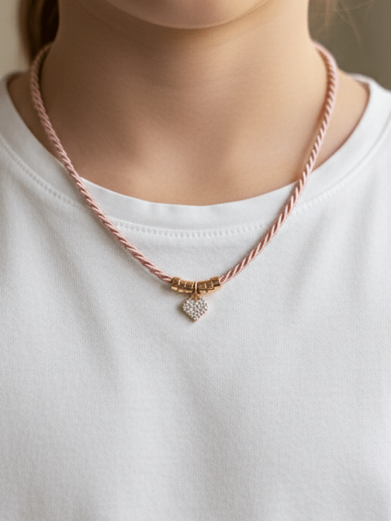 Colar Ajustável Teen Rosa de Coração Micro Cravejado