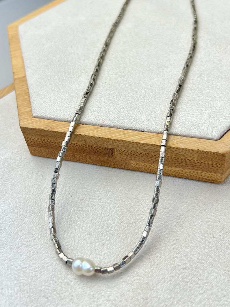 Colar Choker de Canutilhos Pérola de Água Doce