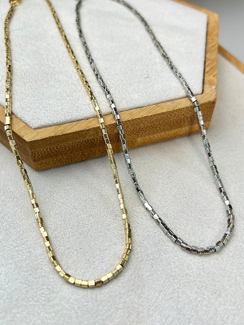 Colar Choker de Canutilhos Quadrados