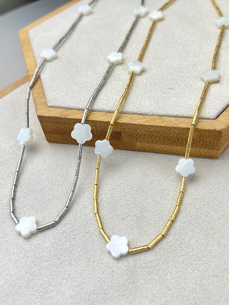 Colar Choker Ely Trevo de Madre Pérola