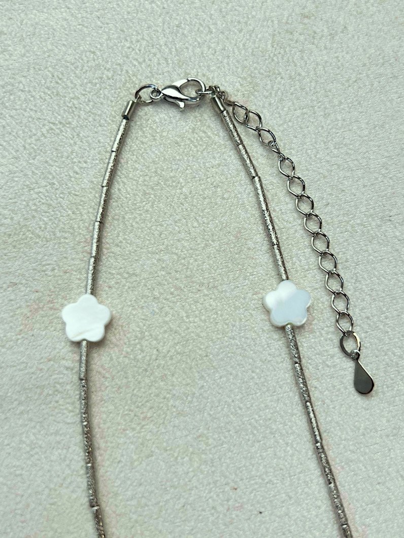 Colar Choker Ely Trevo de Madre Pérola