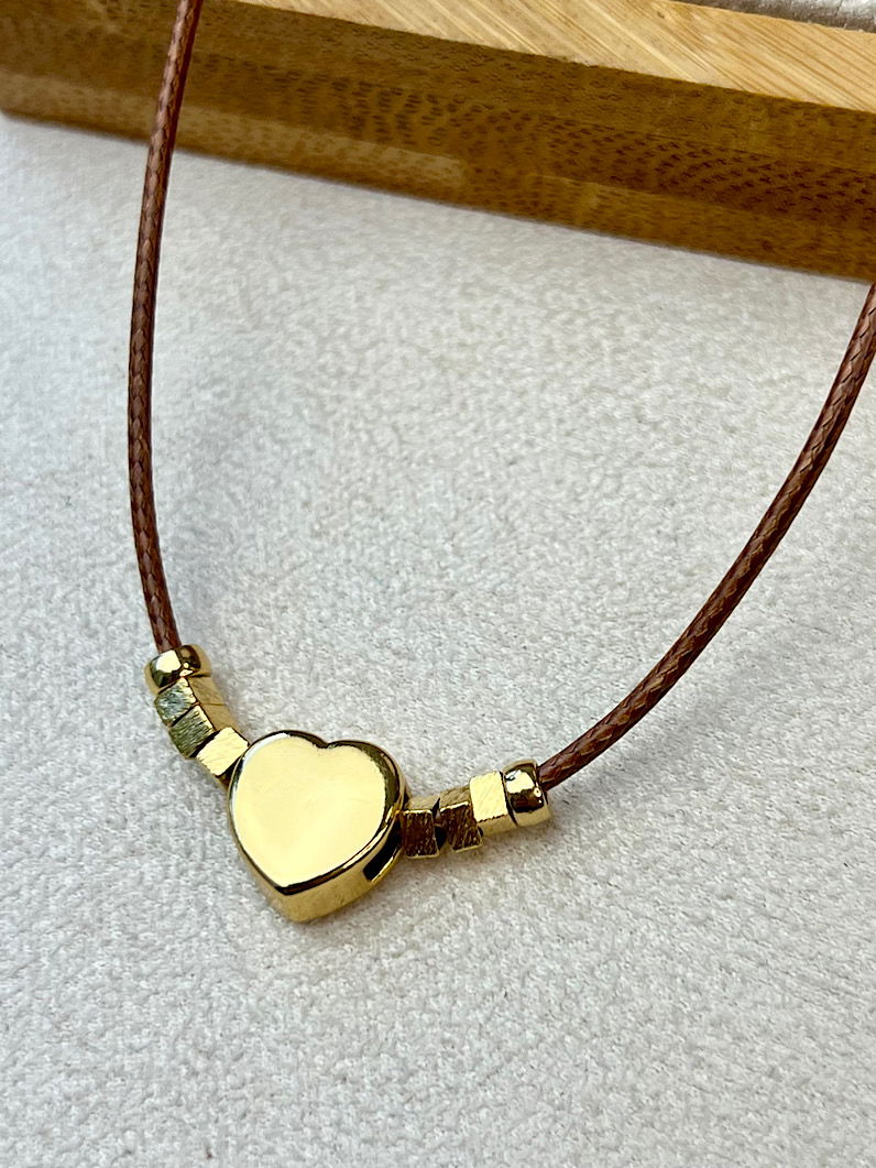 Colar Choker Miriam Marrom Pingente Coração
