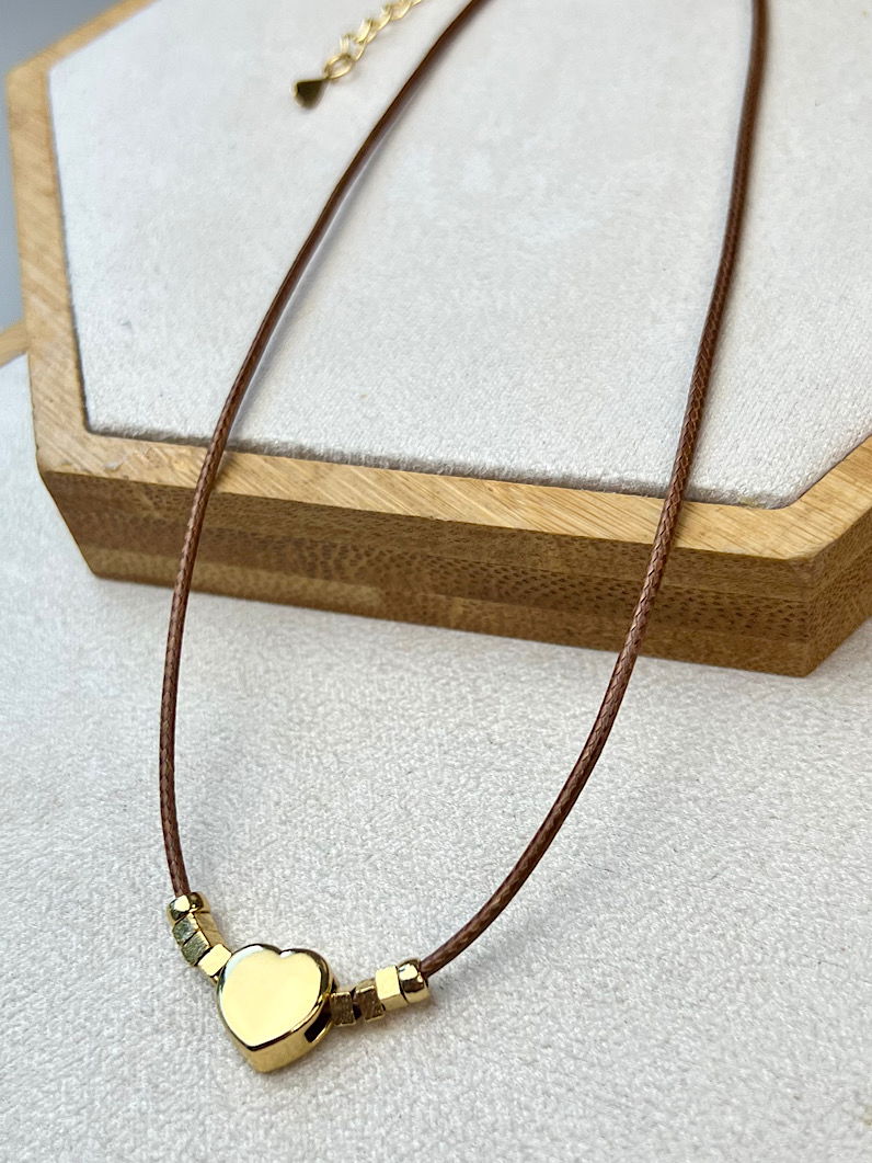 Colar Choker Miriam Marrom Pingente Coração